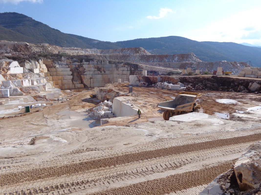 “Είναι ντροπή να ζητάνε χρήματα οι επιχειρήσεις μαρμάρου από την Περιφέρεια Α.Μ.Θ”