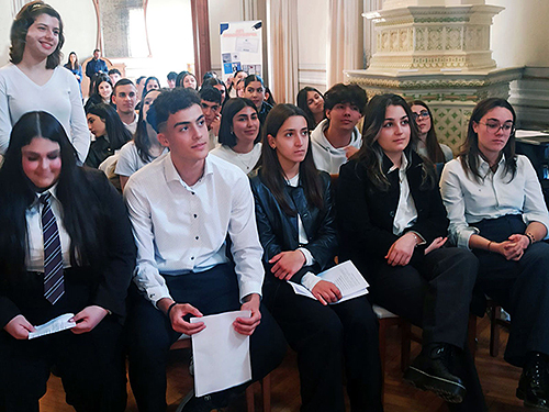 Με επιτυχία πραγματοποιήθηκε η σχολική εκδήλωση του Γενικού Λυκείου Κρηνίδων και του Γενικού Λυκείου Χρυσούπολης με θέμα «Η Ευρώπη μας, η Ψήφος μας! Ευρωεκλογές 2024»