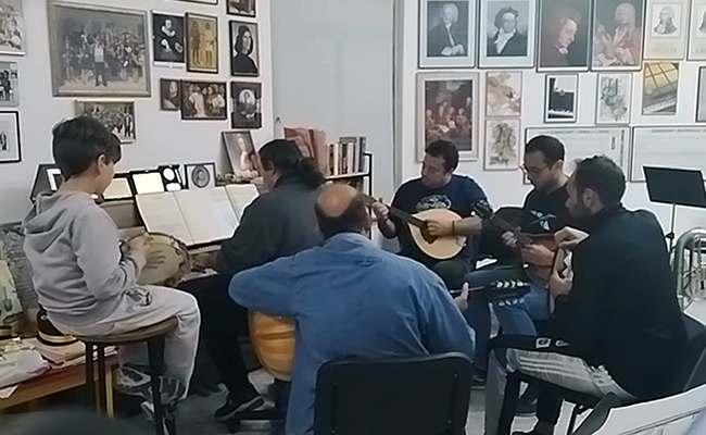 Η “Όμορφη Βοσκοπούλα” από την Μπαρόκ Ορχήστρα Κρηνίδων. Δείτε το βίντεο