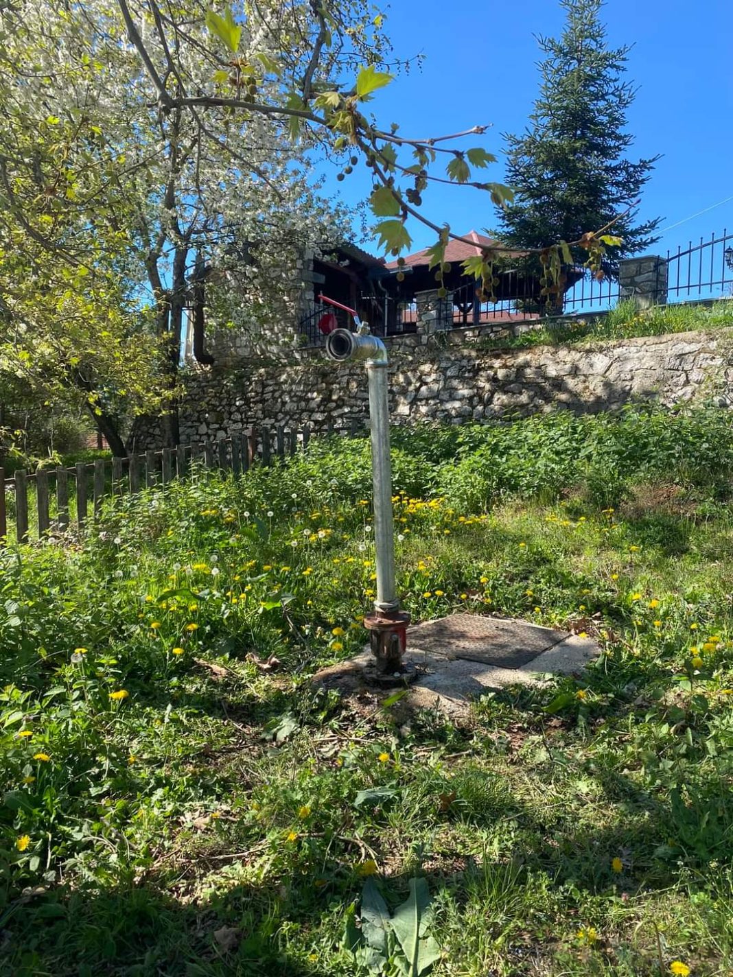 Αντικατάσταση κατεστραμμένου πυροσβεστικού κρουνού στις Κορυφές