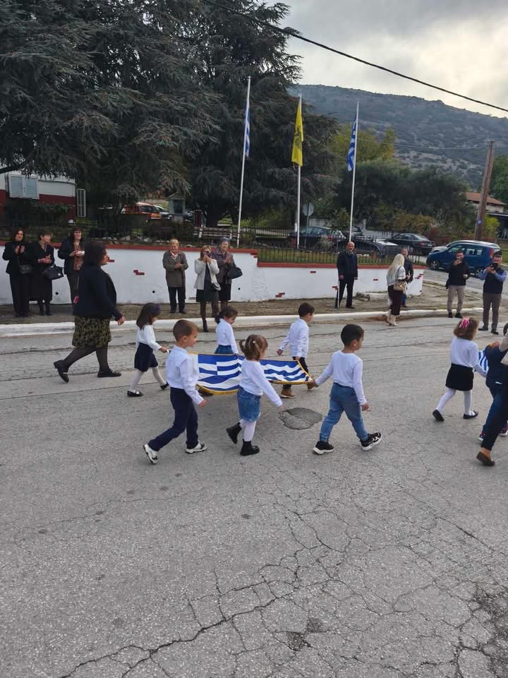 Λυδία: Με παρέλαση και κατάθεση στεφάνων τιμήθηκε η μνήμη των ηρώων και το έπος που γράφτηκε το 1940